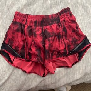 Lulu lemon 2.5 hotty hot shorts
